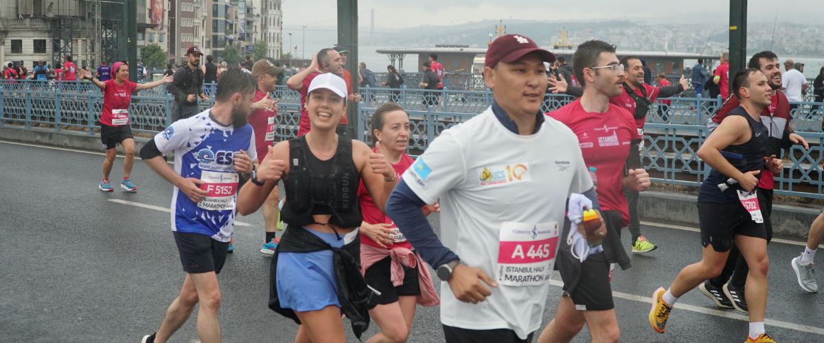 Altınbaş Üniversitesinden Maratonculara Destek