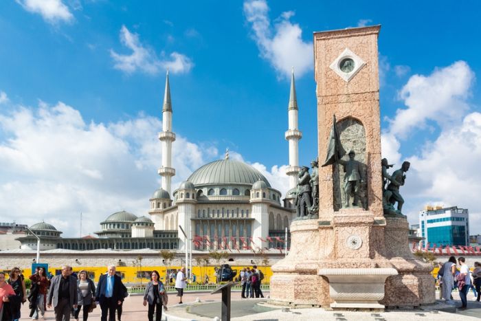 İstanbul’da Tarihin ve Kültürün İzlerini Aramak: Anıtlar 