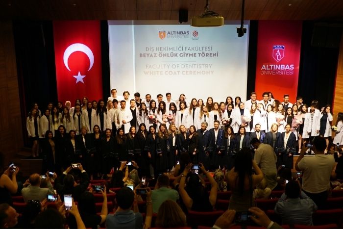 Diş Hekimliği öğrencilerimiz beyaz önlüklerine kavuştu  
