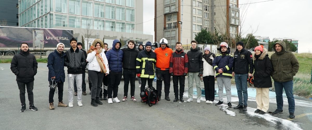 Altınbaş Üniversitesi’nde acil durum ekibi için yangın eğitimi ve tatbikat gerçekleştirildi 