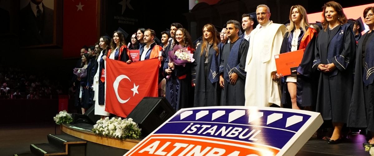 Altınbaş’ta mezuniyet coşkusu  