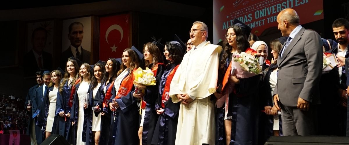 Altınbaş’ta mezuniyet coşkusu  