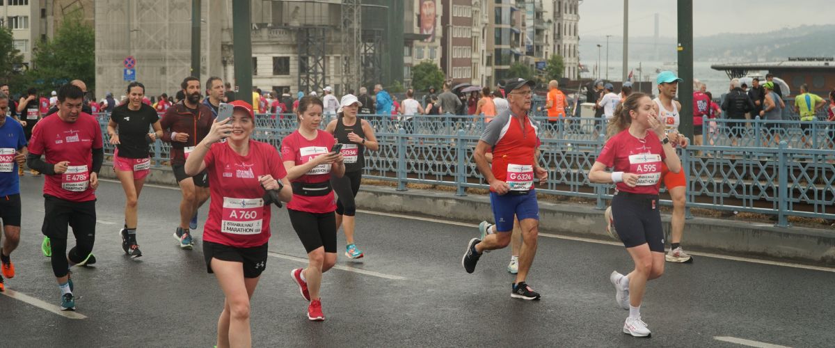 Altınbaş University Supports Marathon Runners