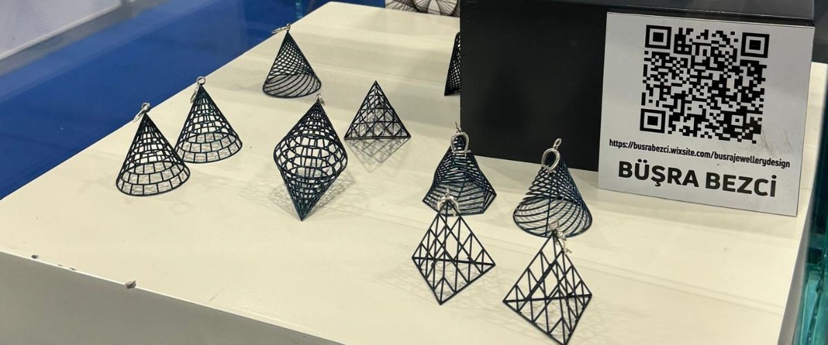 Altınbaşlı Students Exhibited Their Designs at IJS İstanbul Jewelry Show